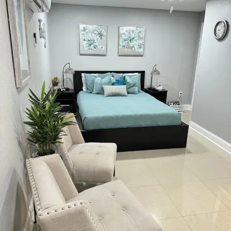 Welcome toCozy La Palma B, is quite and clean pleace