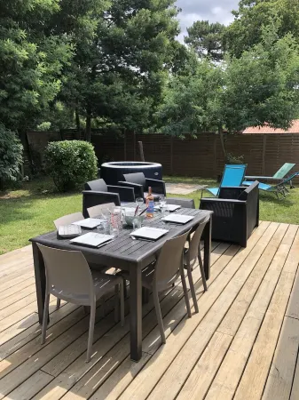 800 M from the basin / direct access to cycle path 6 people