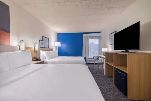 Spark by Hilton Clarks Summit - parking