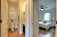 Secluded Creekfront Cabin Mountain Views.• Easy Access for Cars/Cycles•Near TOTD