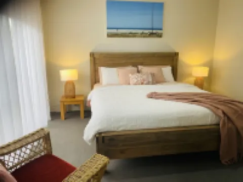 New 5 Bedroom Home 1km from the Beautiful Busselton Beaches