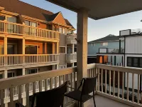 Captain's Corner - 30 seconds to the Beach!
