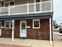 One block from the beach!  Cozy beach condo near restaurants and shopping. Hotele w: Brigantine