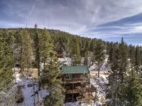 Lost Camp Lodge just a few blocks from Terry Peak