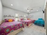 Bella Vida•Sleeps29, No Bunks•HeatedPoolOpt•QuietSubdiv•FREEFrioAccess@ConcanVIP Hotels in Concan