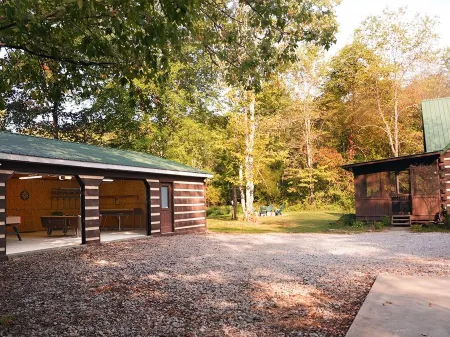 Beautiful 12 acre retreat with game room - great for families!