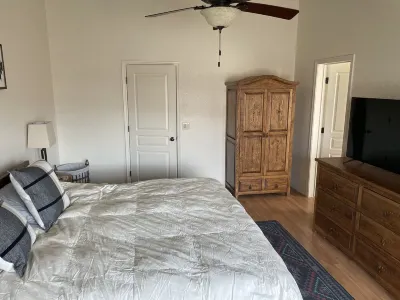 Sierra Vista Getaway Home, Private pool, Great Room St. 앤드류 더 아포슬 카톨릭 처치 주변 호텔