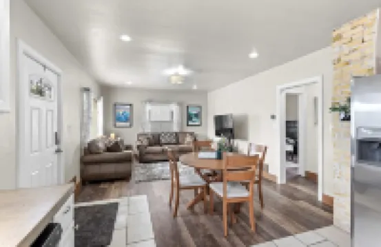 Cheerful Bancroft bungalow near Lava Hot Springs. 卡里布縣酒店