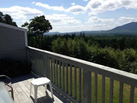 Mountain Condo minutes from North Conway Отели в г. Бартлетт