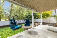 Your home away from home...recently renovated, sleeps 9-10!