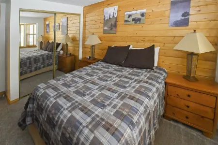 Yellowstone Rustic Luxury Condo Sleeps 11 in an Award Winning Resort