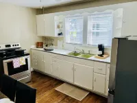 Charming 2-bedroom bungalow with WiFi, AC in serene Cave City.