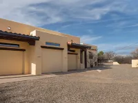 Hacienda de los Arbolitos - *HOT TUB* and Peace Hotels in Cornville