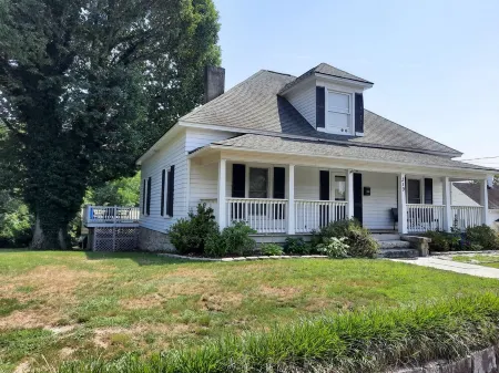 120 year old home located in the heart of Mayberry and the Yadkin Wine Valley