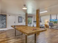 NEW Listing - Modern Mountain Family Retreat, Golf course, Trails, Skiing++