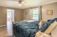 Cedar Creek Lake House - Two Docks, Boat Slips, Swimming, Fishing, Games & More Hotels in Star Harbor