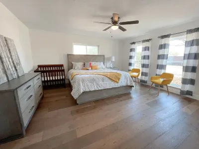 Remodeled ranch home In the heart of west PLANO Các khách sạn gần Chase Oaks Church