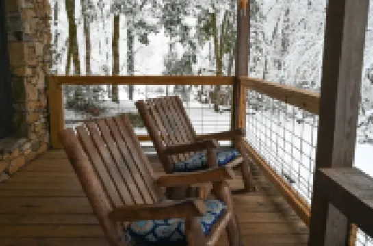 Pet Friendly, Polar Express, Hot tub, babbling creek