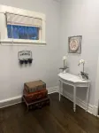 Chic 3bed 2bath Home with free parking close to United Center