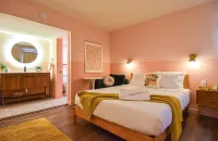 Mid-Century Themed Hotel Room in Fayetteville, AR - The Clementine on College #3