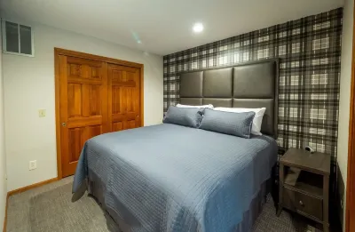 Fully Renovated Condo - Sleeps 9!