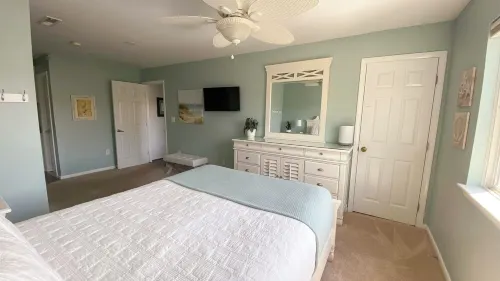 Vacationing is easy in this newly refreshed beach condo!