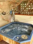 Oceanside home, 3 min walk to beach with Private Pool and Hot Tub!