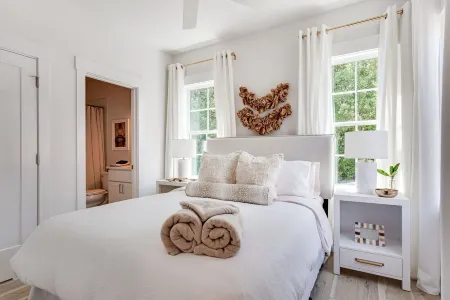 Village View- walkable to NC State & Cameron Village -Pet Friendly