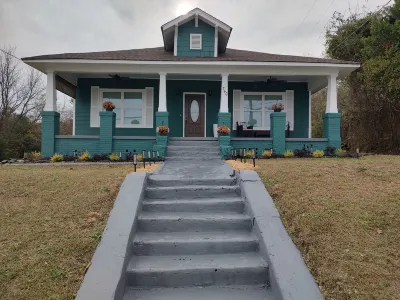 Macon a Little Music House.  Family-sized Home <1 Mile to Mercer & Downtown 웨슬리언 대학 주변 호텔