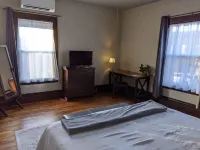 Great Uptown Apartment, Great Location! Suite#1