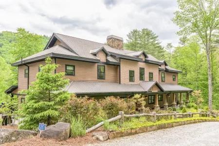 Luxury Lodge Sleeps 26 Comfortably at Sapphire Valley Resort