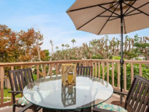 Highly Upgraded 2 Bedroom 2.5 Bath Condo Located in Gated Complex On the Bluff Hotels in Solana Beach