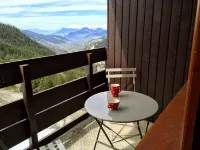 SKIS BY THE FEET- 2 ROOM / CABIN - DONE AGAIN - HIGH SPEED WIFI -CALME AND CLEAR VIEW Hotels in Les Allues