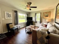 Cheerful 2 bedroom home close to Cave Run Lake