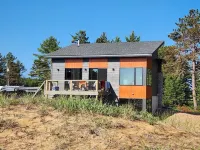 Luxurious beachfront retreat on Lake Superior!