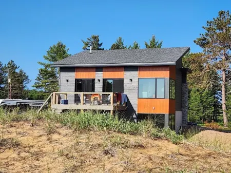 Luxurious beachfront retreat on Lake Superior!