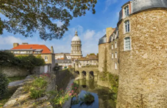 Spacious new apartment at the foot of the cathedral!