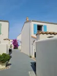 Charming house "Les Flots en Ré" 100 m from the ocean and 300 m from the market.