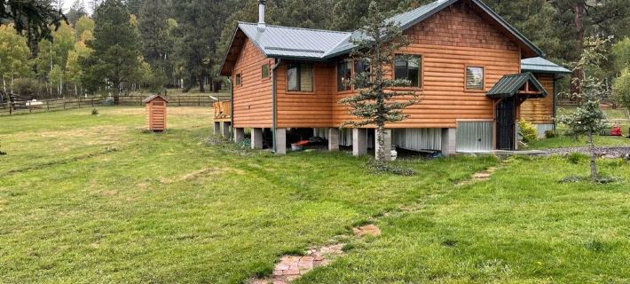 2 Private Cabins on an Secluded Acre, Walk to Restaurants, Fully Fenced アパッチのホテル