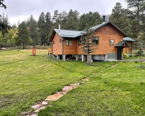 2 Private Cabins on an Secluded Acre, Walk to Restaurants, Fully Fenced Hotels in Apache County