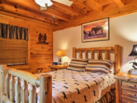 NEW! FOLEY'S LOG CABIN with Hot Tub Hotels in Shawangunk