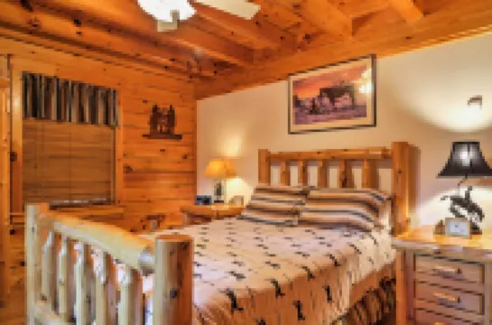 NEW! FOLEY'S LOG CABIN with Hot Tub