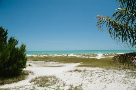 Spoil Yourself! Gulf Front, Heated Pool, Hot Tub. Front Row for Sunsets-Perfect!