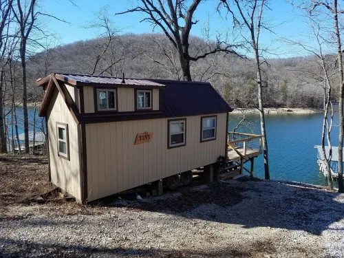 Hoot Owl Cabins -Incredible Lakefront Cabin PLUS a 2nd Tiny Home