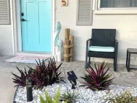 Barefoot Dreams 2 Bed 2 Bath Private Pool Home - Fenced In Yard -10 min to beach Hotels in Venice Gardens