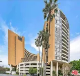 Brand New Resort-Like Two-Bedroom Condo w/Panoramic View Heated Pool, and More. 베니스 비치 호텔