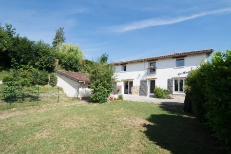 Gîte la Blanche Longère, Furnished Holiday Home, Graded Отели в г. Компертри