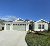 The Villages 3 bed/3 Kings, Private, Coastal decor, 1 min to Rec cntr & Pickleba