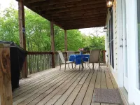 Lake and Boat Life!Lake Rental in a Dead-End Street.