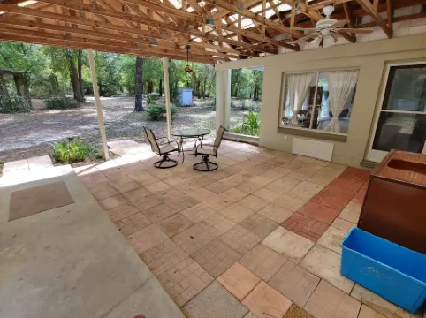 Secluded Artistic Lake House in the North Florida Pine Forest